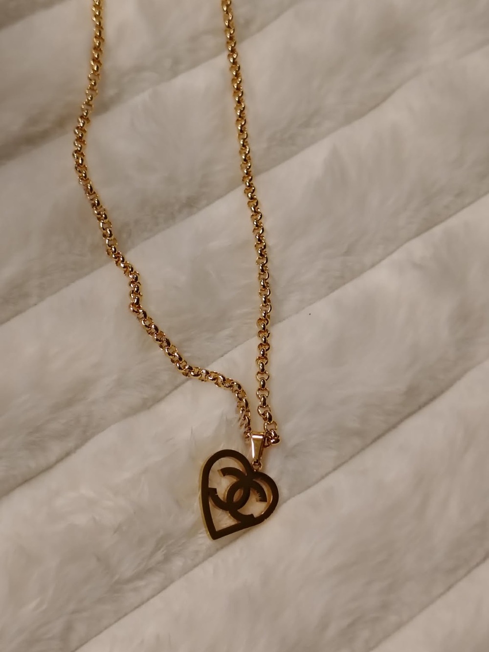 Gold Heart Pendant Necklace - Elegant Women's Jewelry